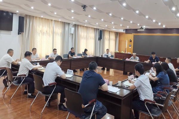 中小擔保領(lǐng)導(dǎo)到農(nóng)業(yè)銀行桂平支行參加金融座談會